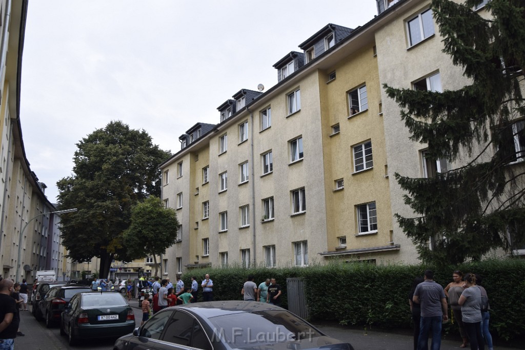 Kleinkind aus Fenster gefallen Köln Vingst Rothenburgerstr P06.JPG - Miklos Laubert